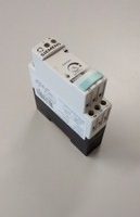 Ela Eletro Araguari RELE TENSAO TRIF.3UG05 41-1AQ00 380VA>7K RELE SIEMENS